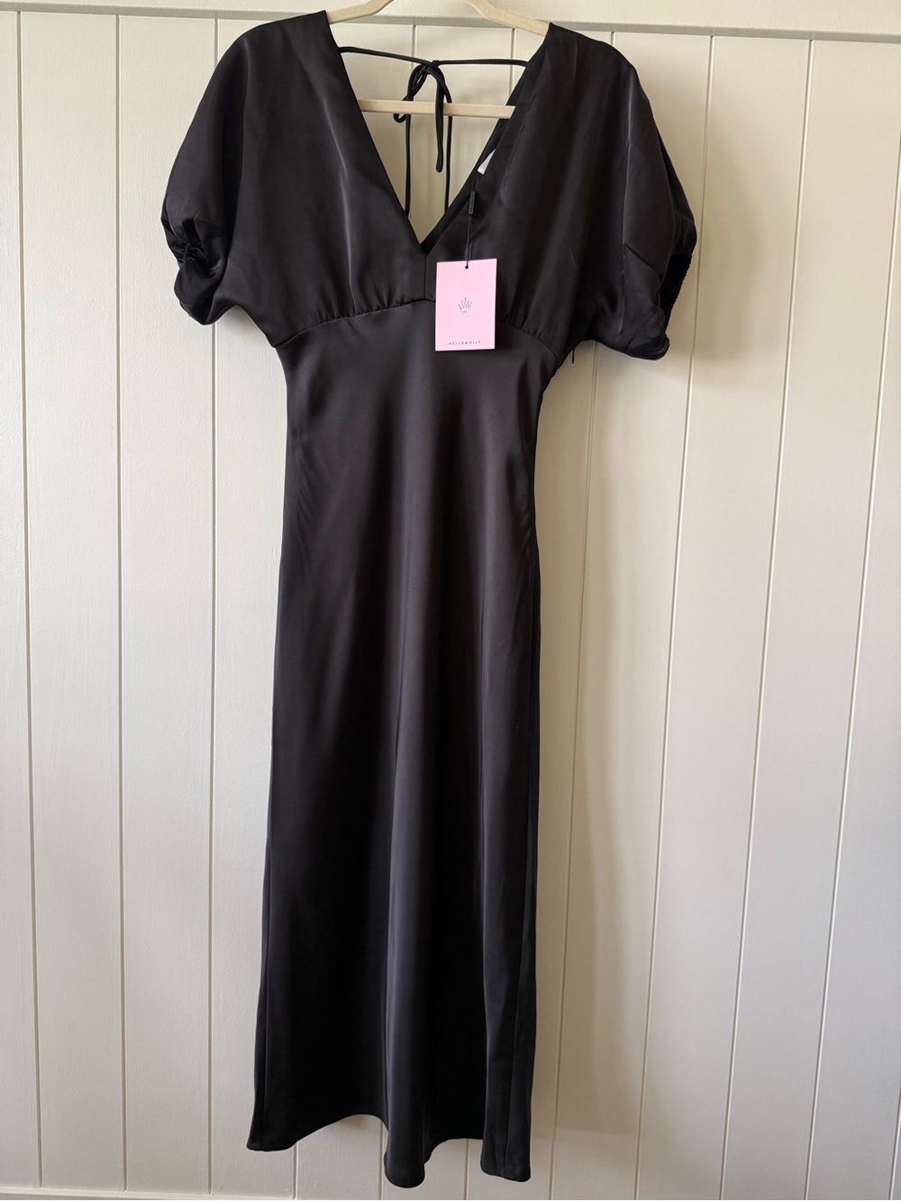 HELLO MOLLY Black V-Neck Midi Dress with Puff Sleeves